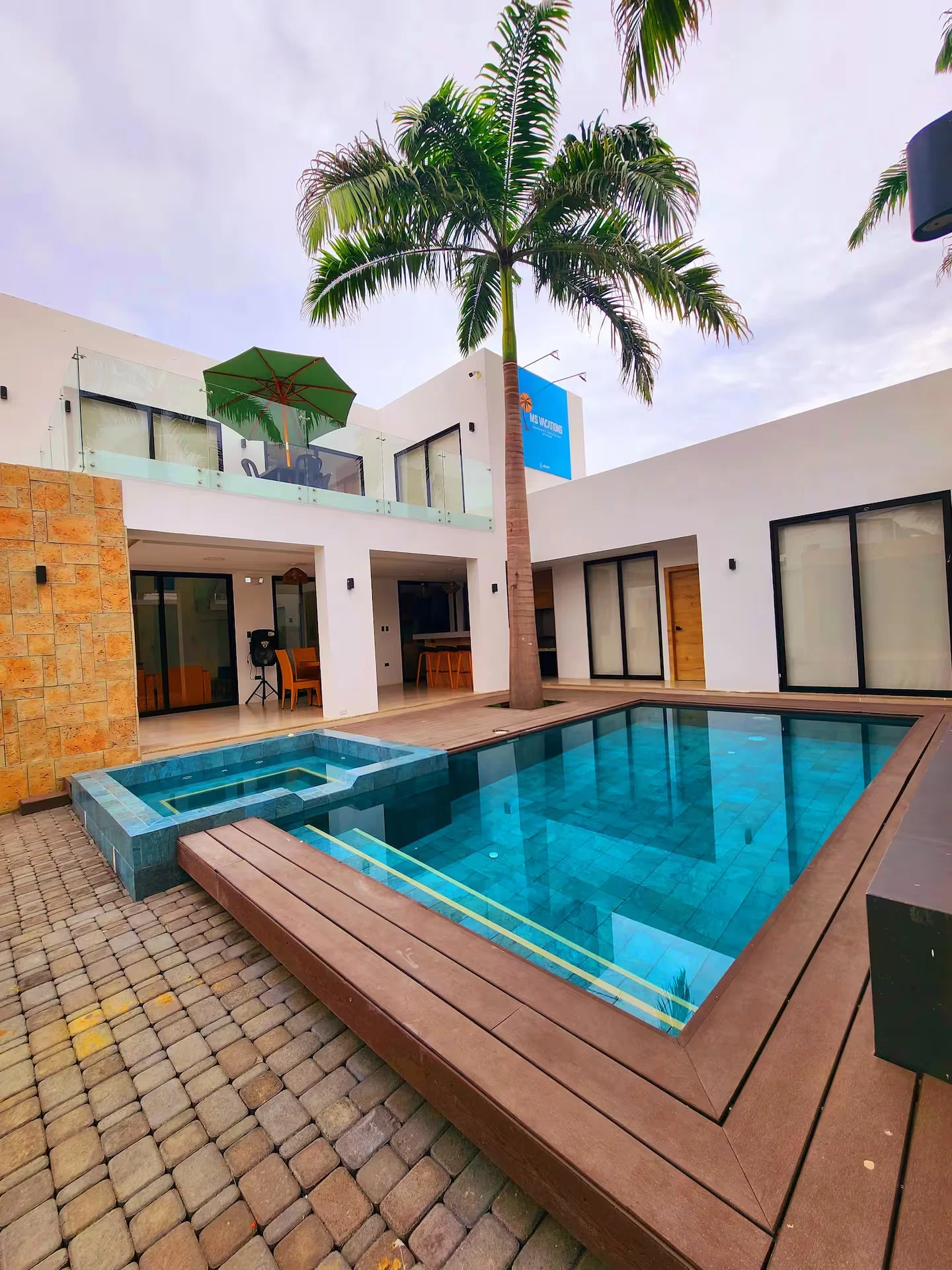 Home Arrecife — piscina vista 2