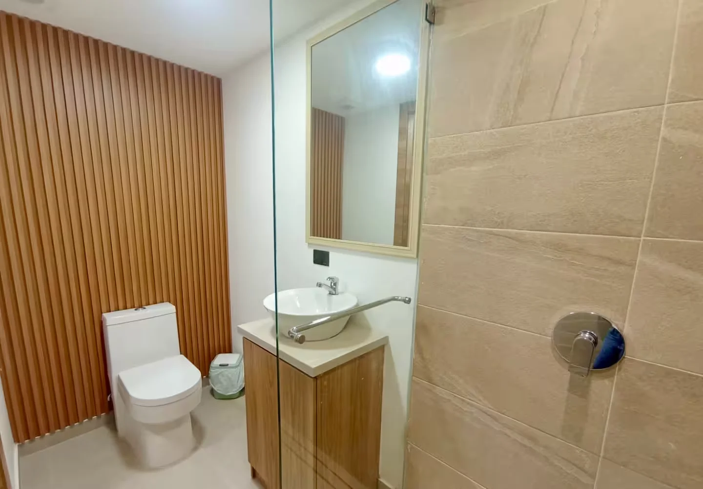 Container Stay 1 — baño