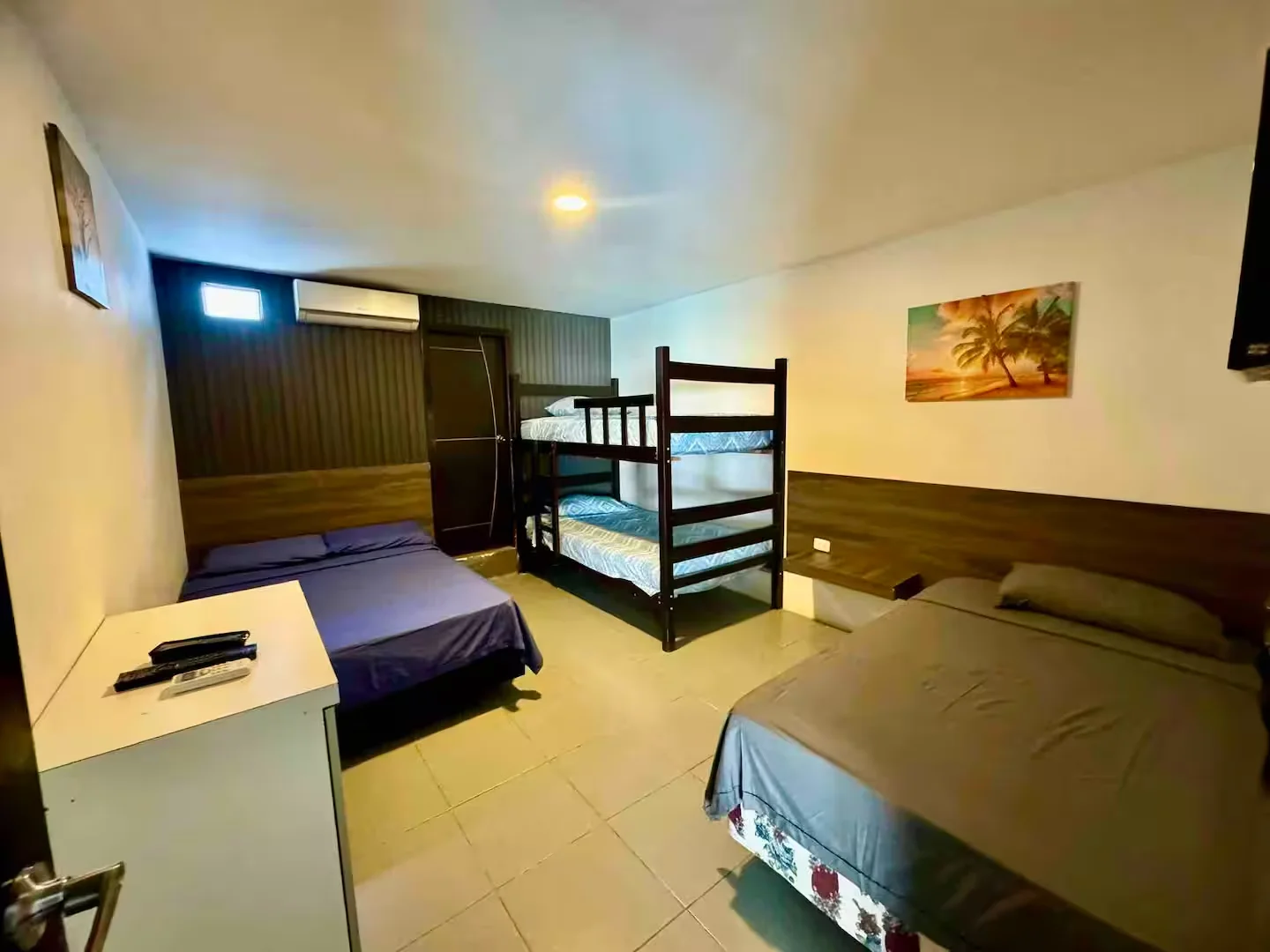 Home One — habitación 2 — 1 cama doble, 1 cama individual, 1 litera