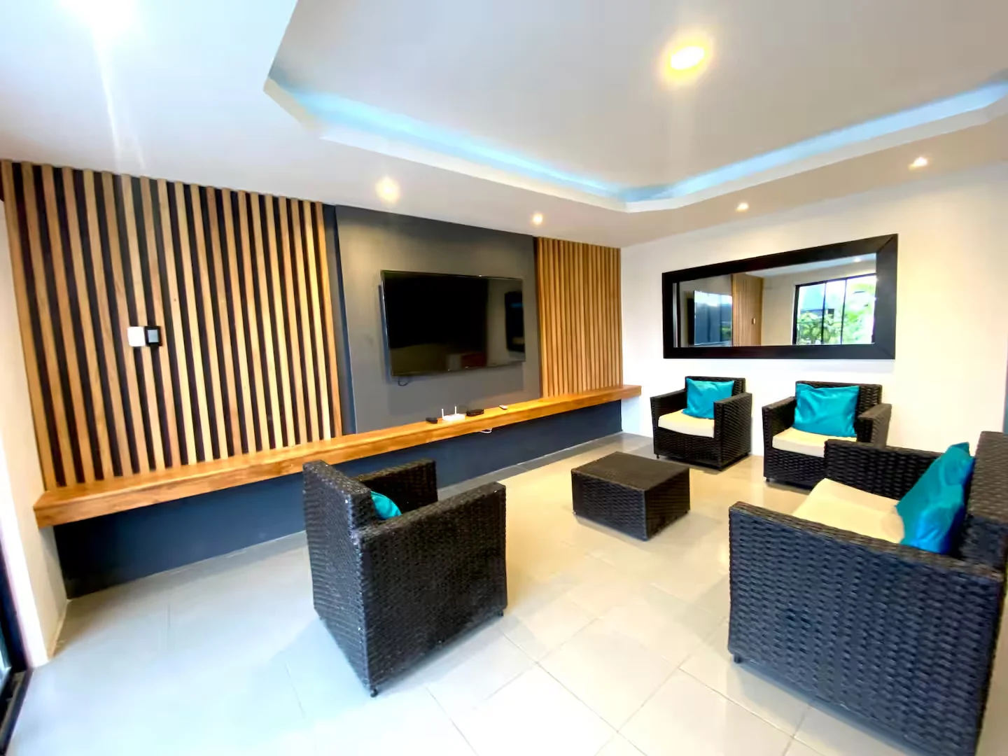 Home One — sala