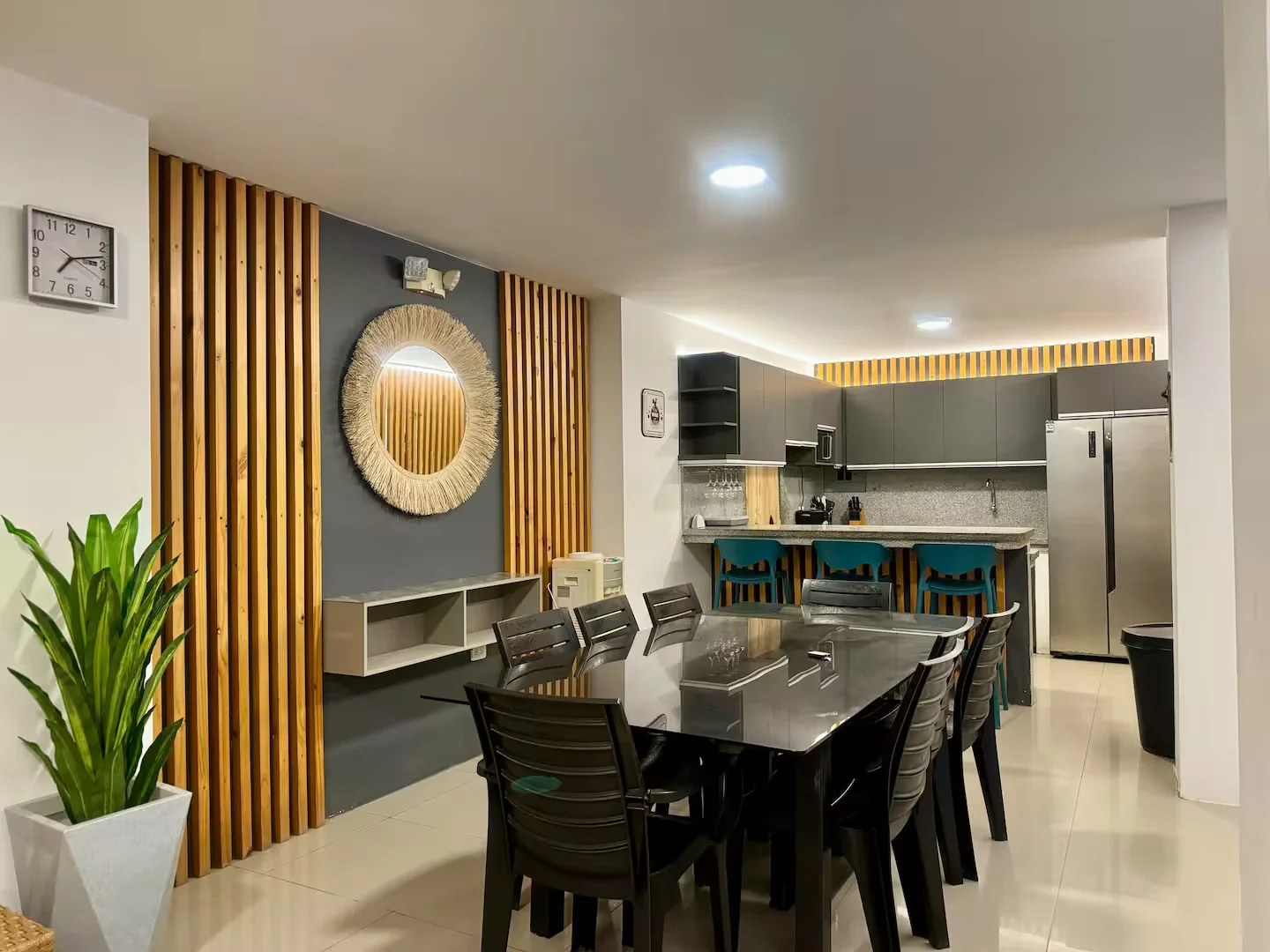 Home Two — comedor