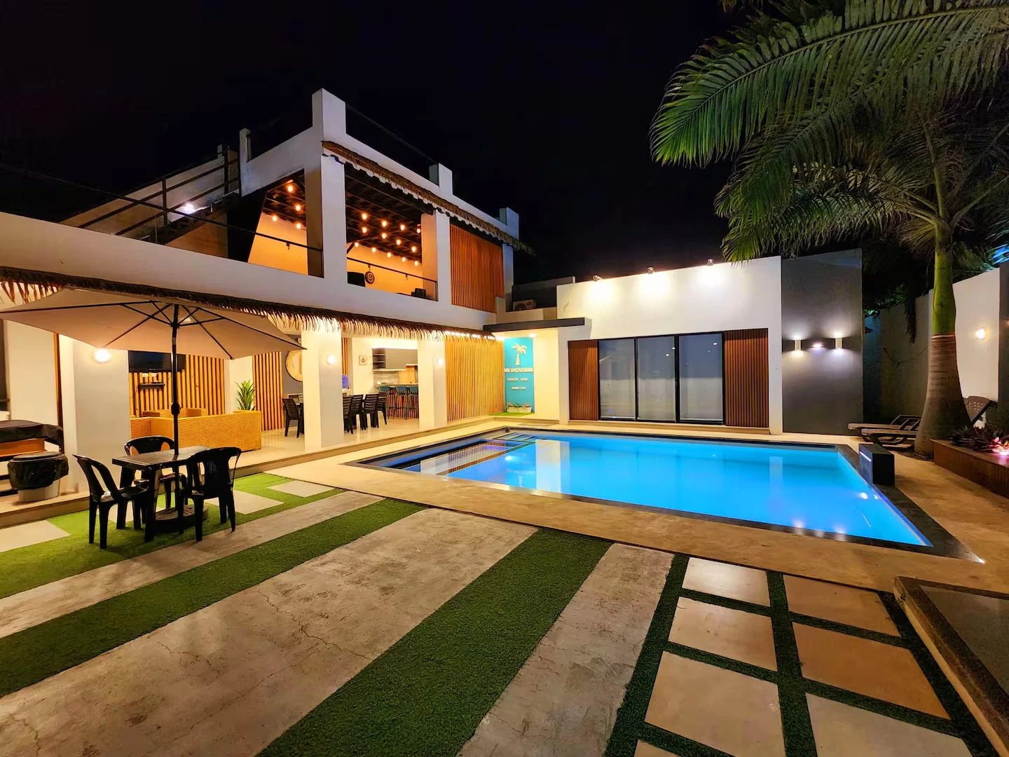 Home Two — garaje
