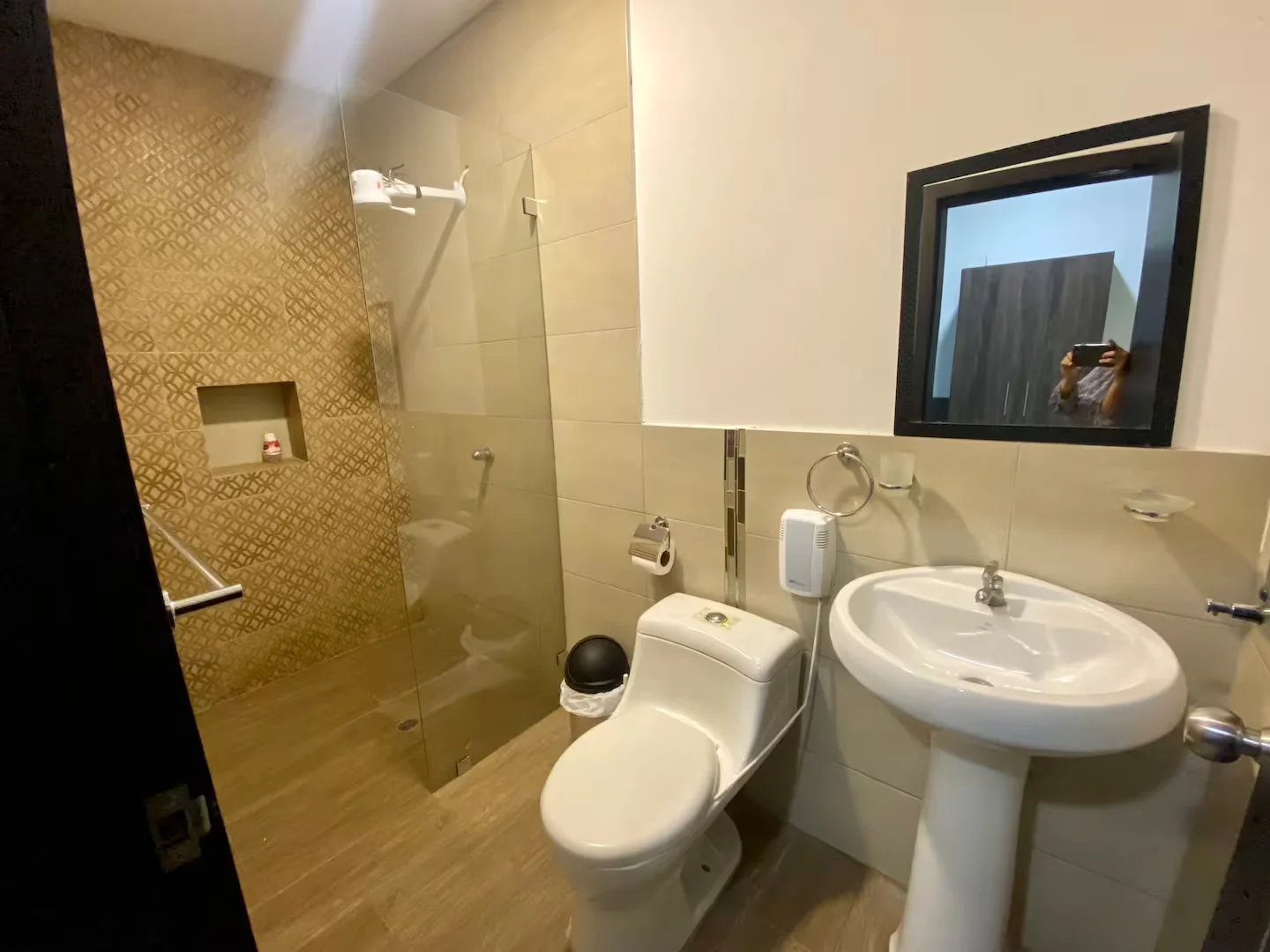 Home Two — habitación 1 — baño