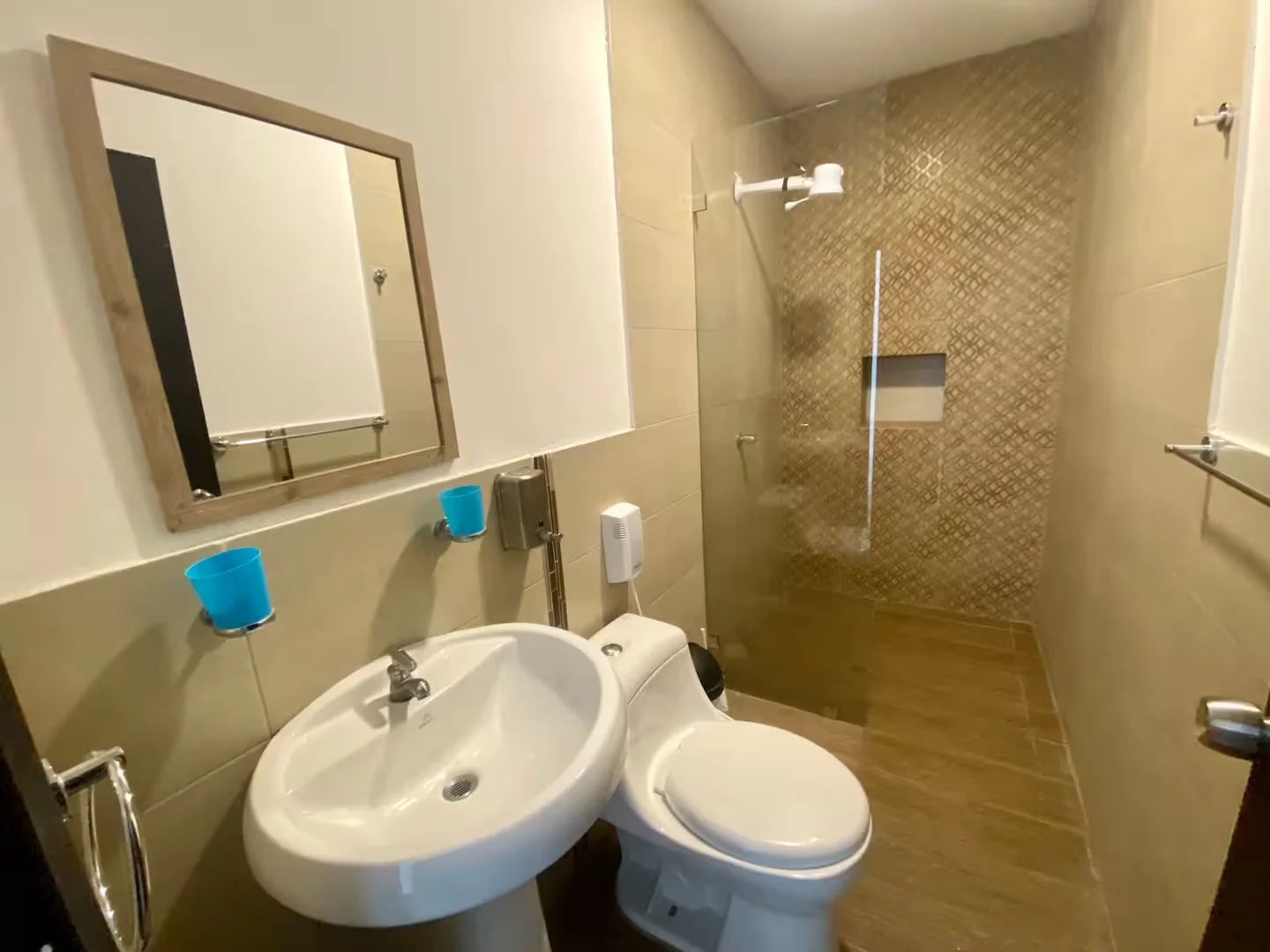 Home Two — habitación 2 — baño