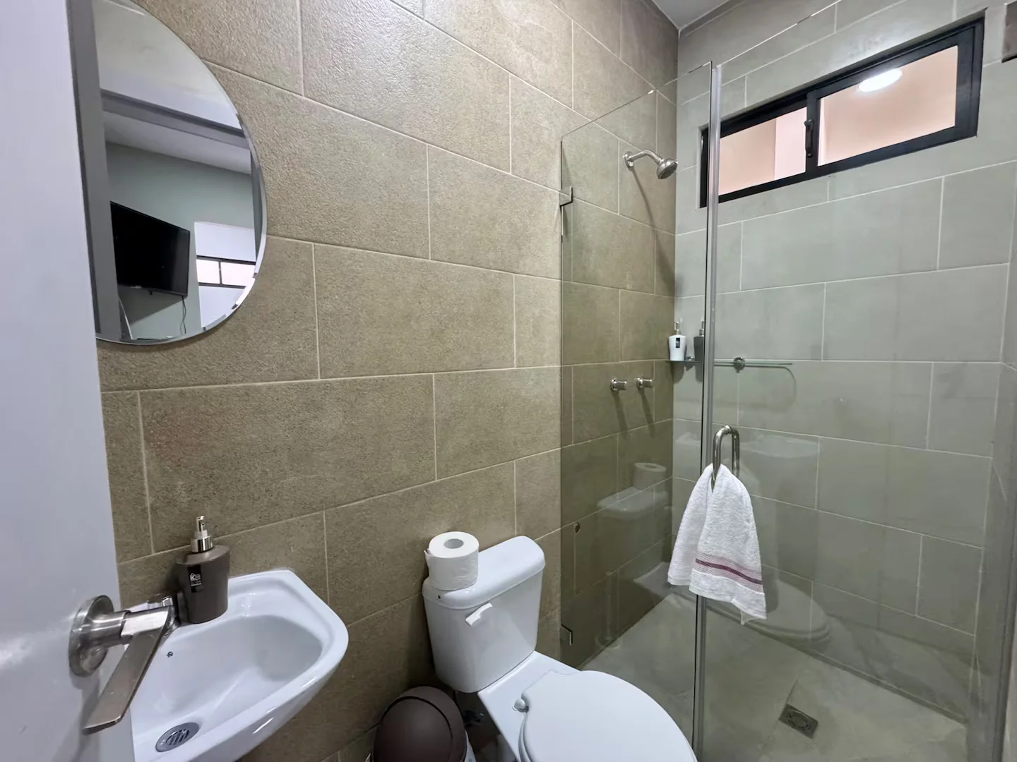 Los Pinos — habitación 4 — baño