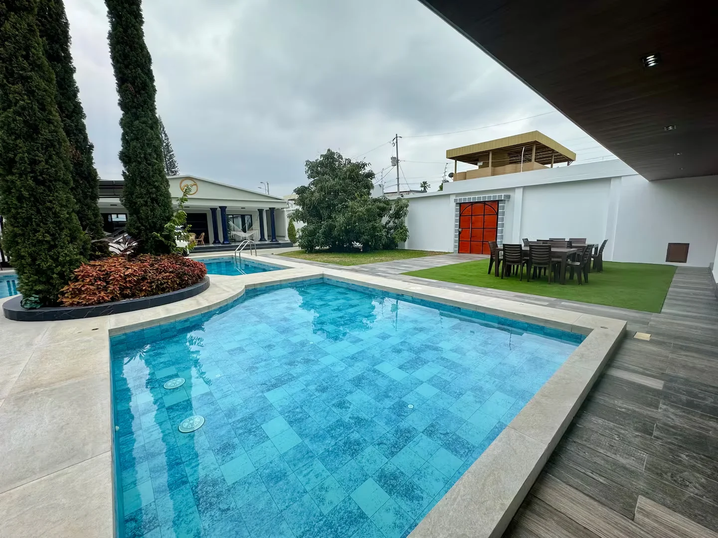 Los Pinos — piscina