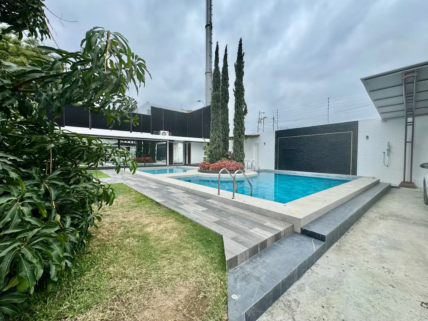 Los Pinos — piscina vista 2