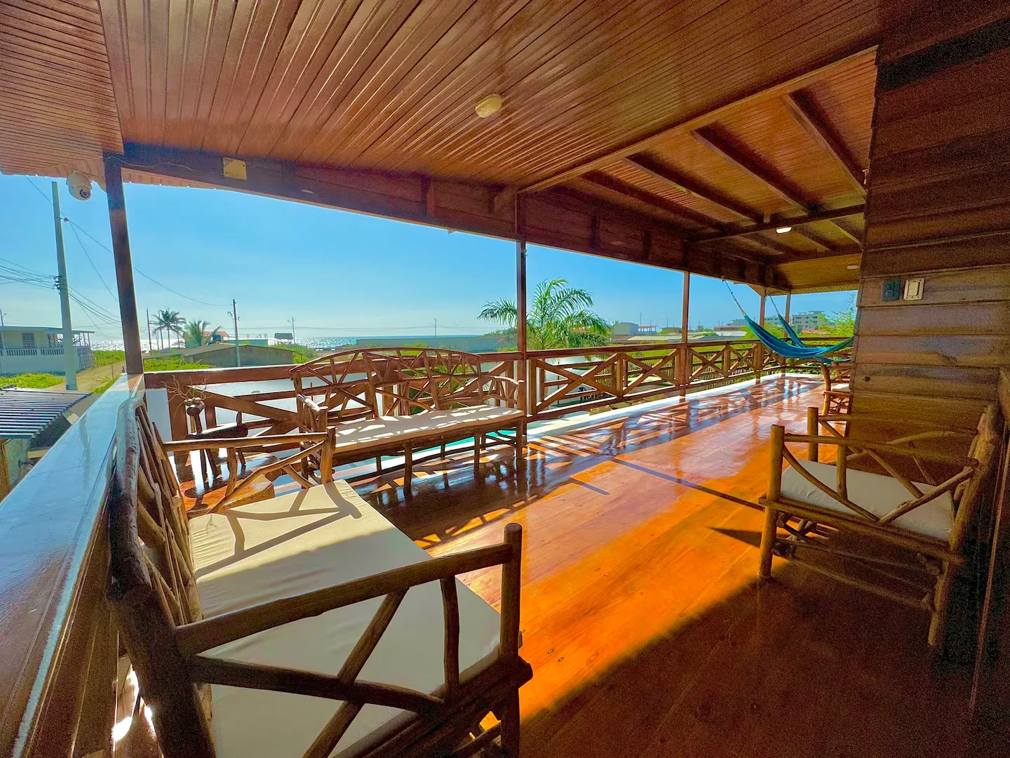 Rustic House — balcón vista 2