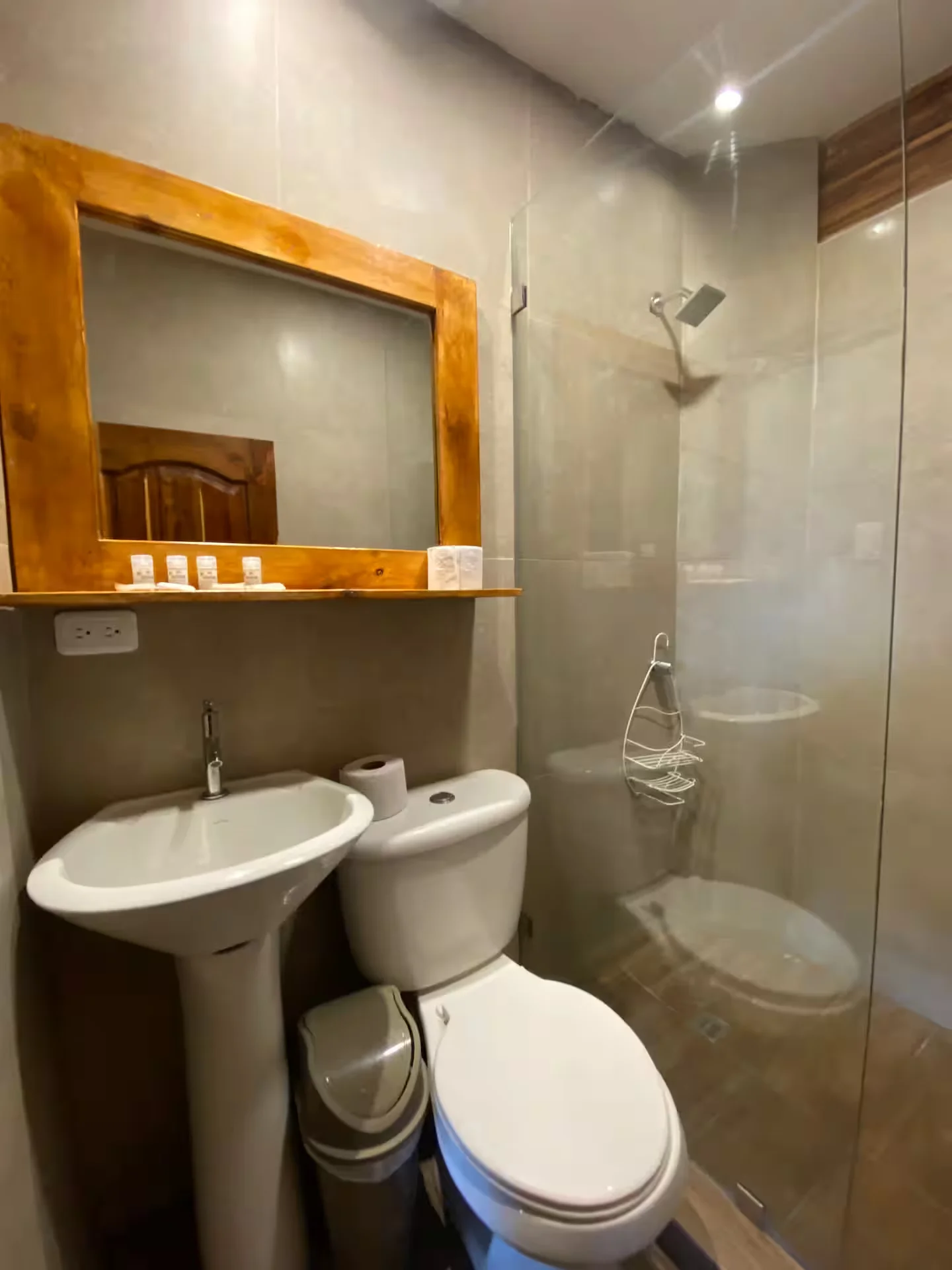 Rustic House — baño social