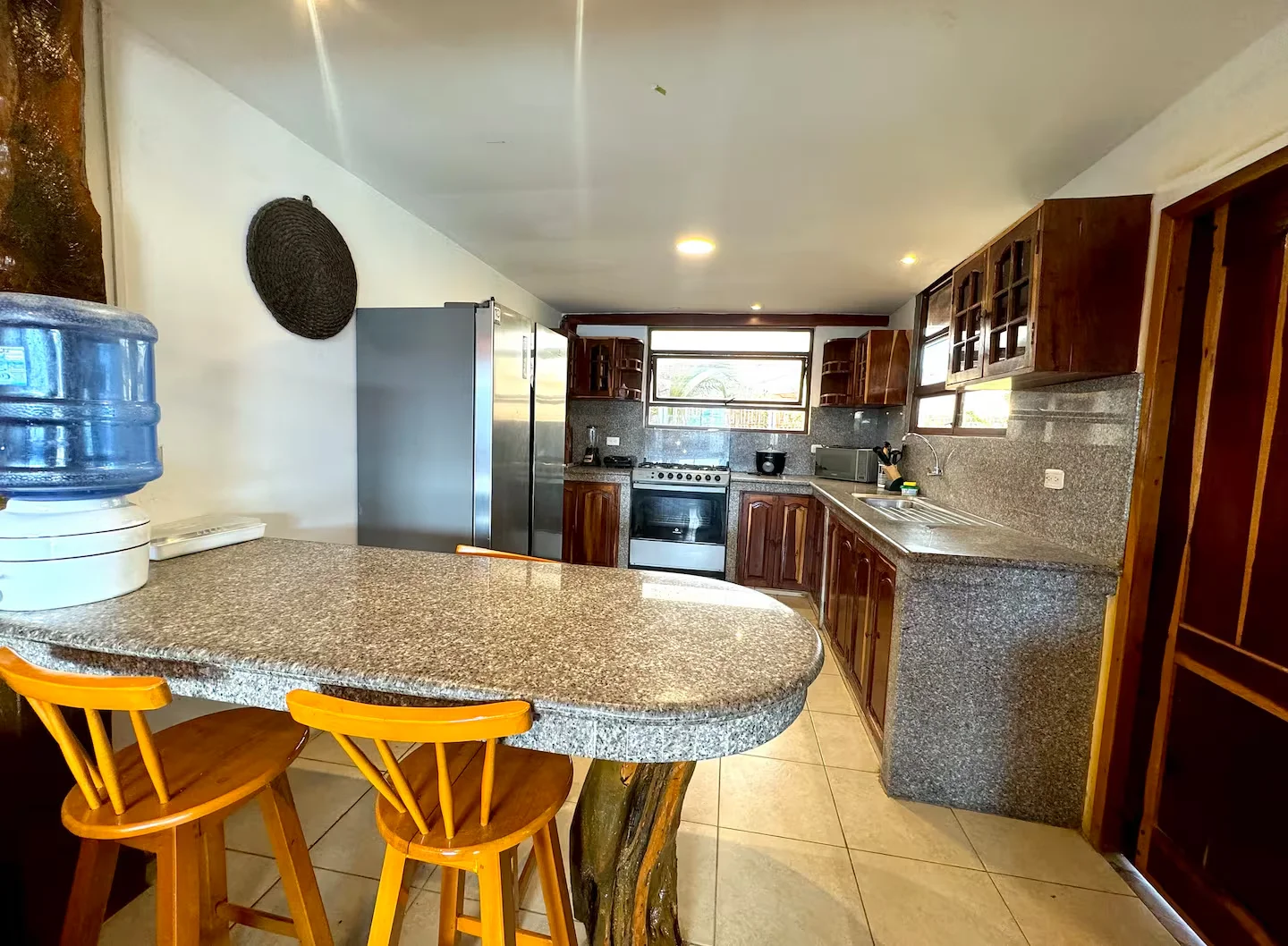 Rustic House — cocina vista 2