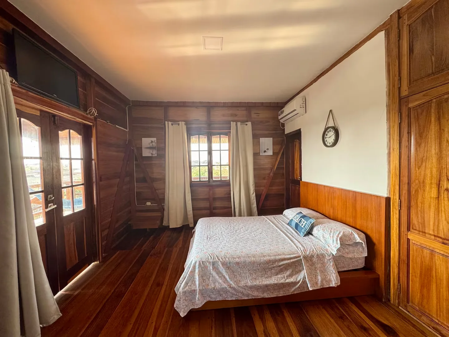Rustic House — habitación 2 — 1 cama doble