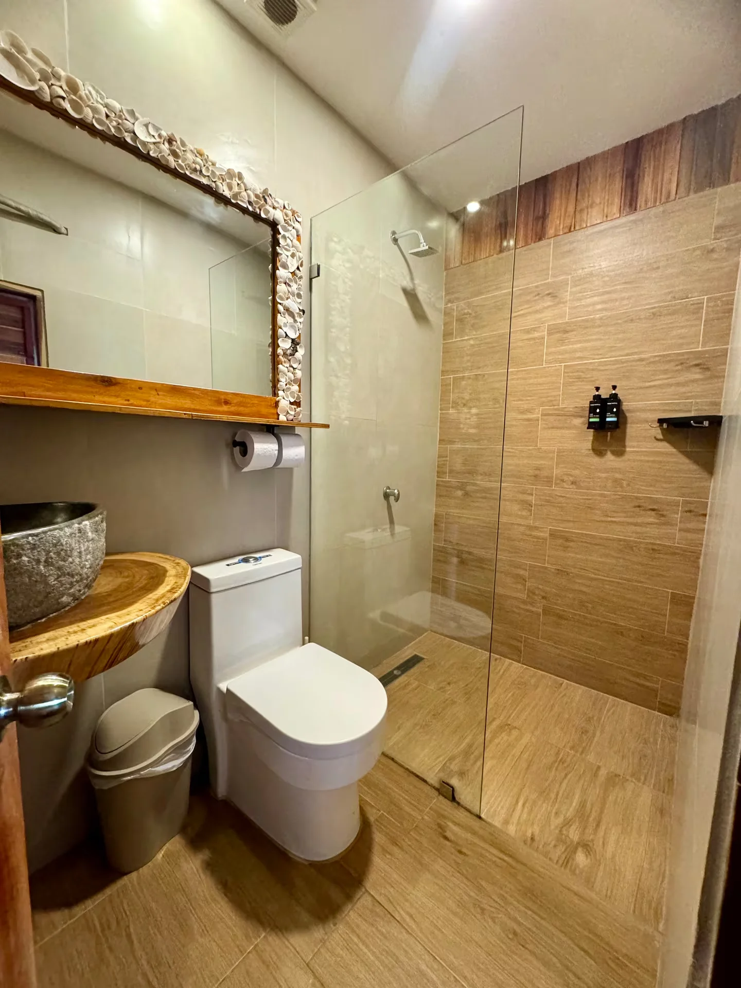 Rustic House — habitación 2 — baño