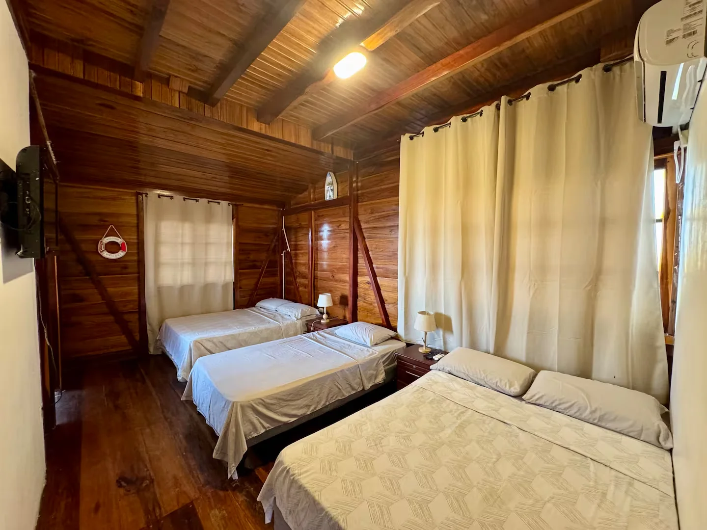 Rustic House — habitación 3 — 2 camas dobles