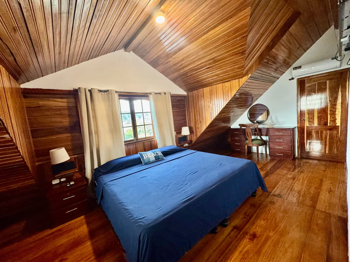 Rustic House — habitación 5 — 1 cama king