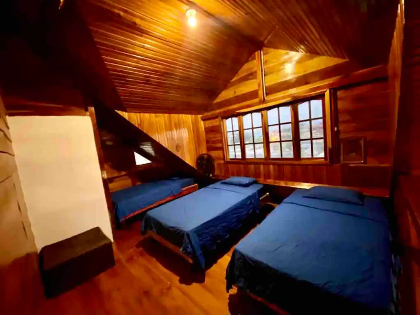 Rustic House — habitación 6 — 3 camas individuales