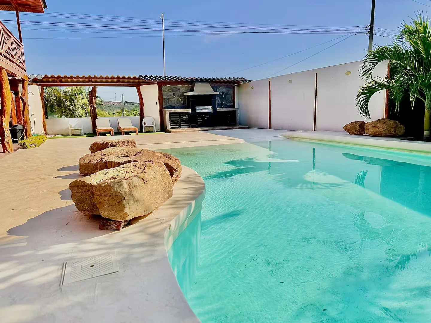 Rustic House — piscina