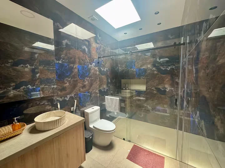 Villa Palmera — baño social